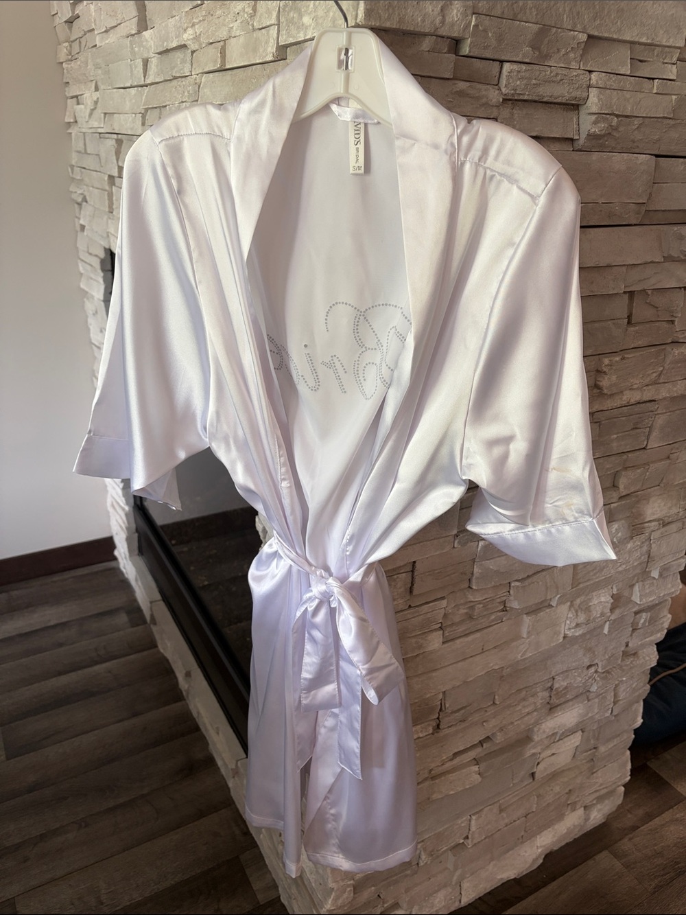 David's Bridal White Bride Robe with Rhinestone Script - Picture 3 of 9